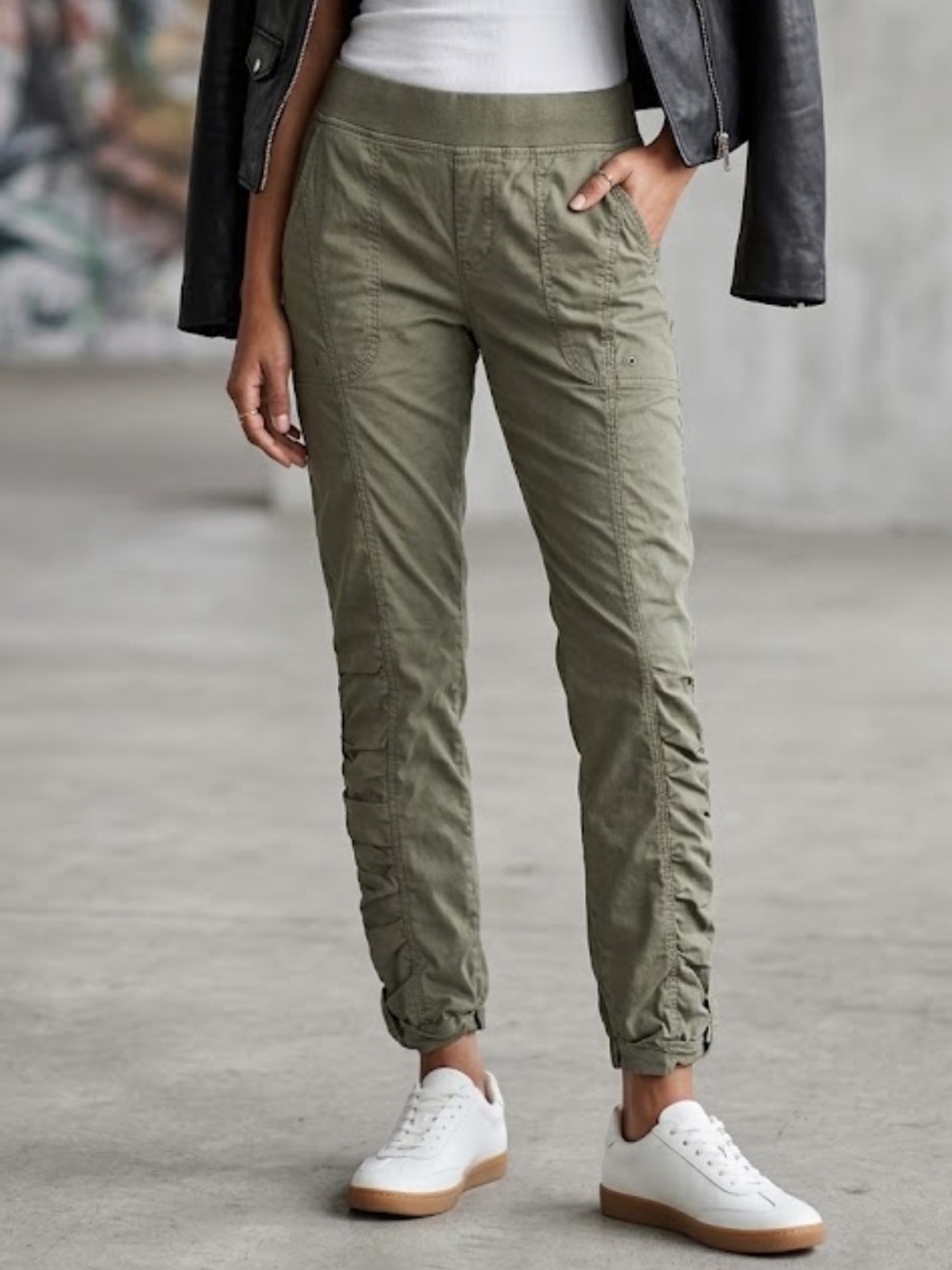XCVI Olive Utility ruched lightweight pull on Jogger stretch cotton Pants S